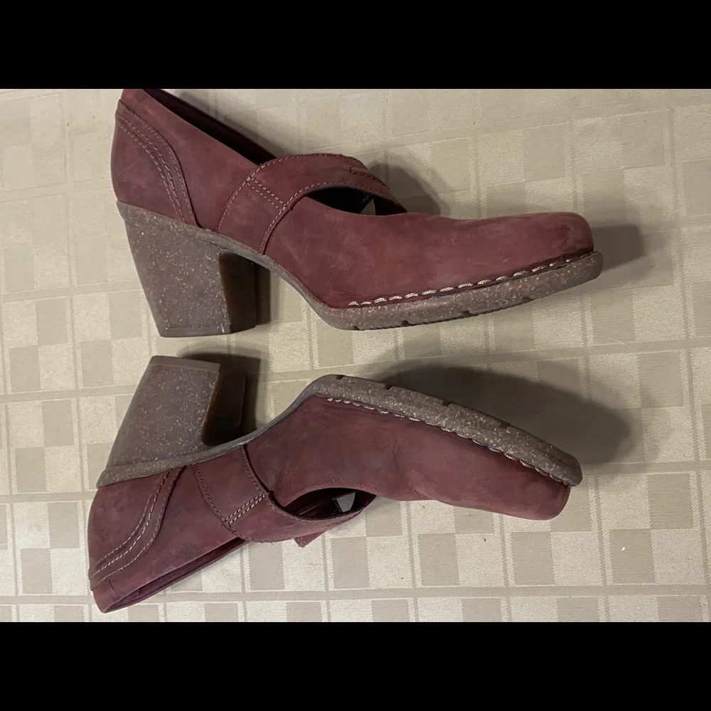 Clarks artisan maroon